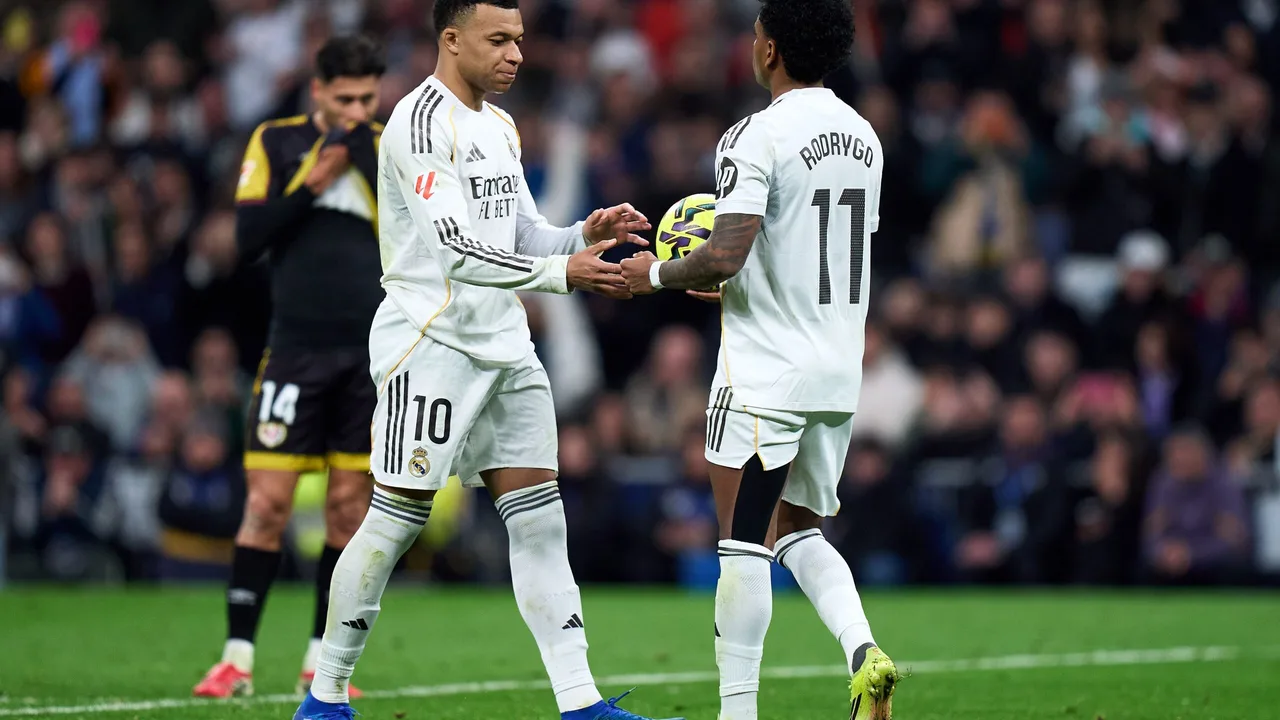 قمة المستايا المرتقبة.. موعد مباراة ريال مدريد وفالنسيا والقنوات الناقلة للمواجهة النارية